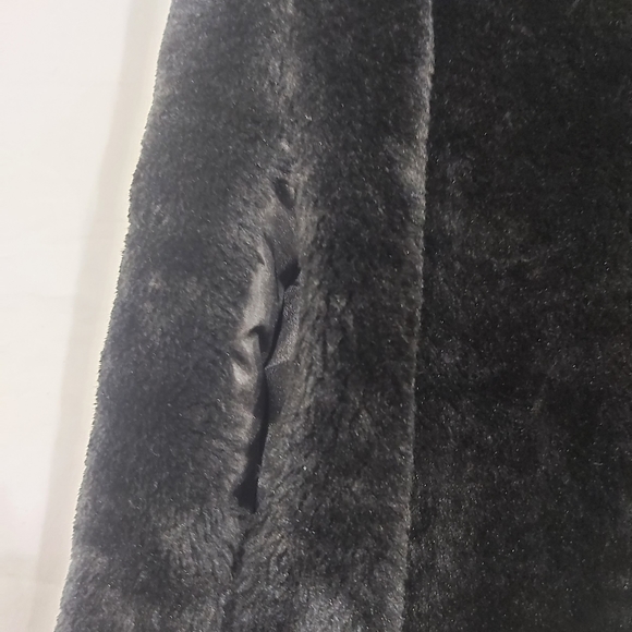 Y2K Faux Fur Vest - Picture 3 of 4